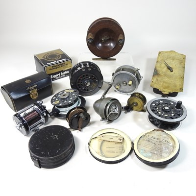 Lot 100 - A collection of fishing reels