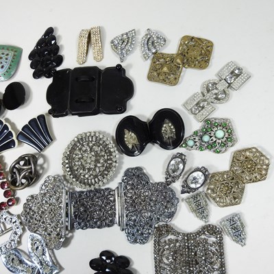 Lot 103 - A collection of costume jewellery