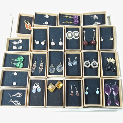 Lot 41 - A collection of earrings