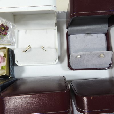 Lot 38 - A collection of jewellery