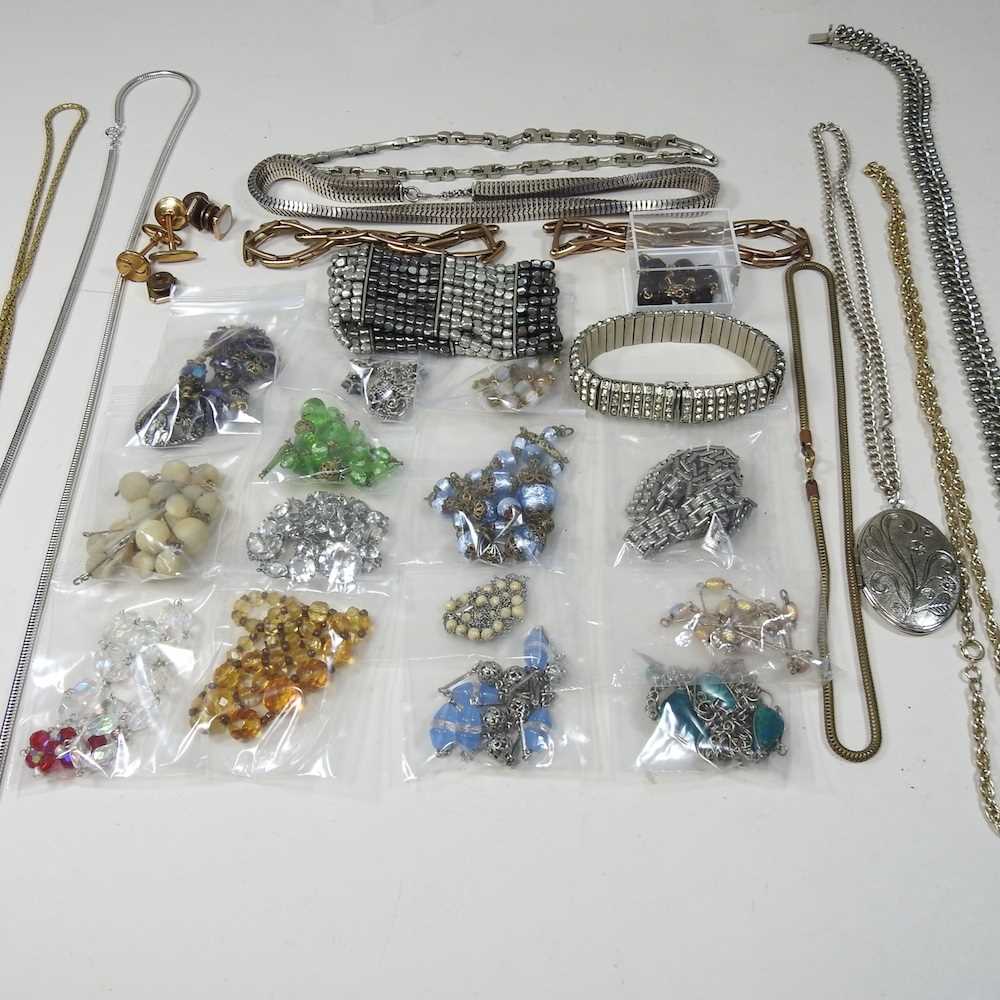 Lot 17 - A collection of jewellery