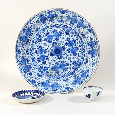 Lot 24 - An 18th century Dutch Delft charger