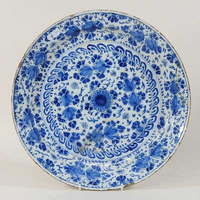 Lot 24 - An 18th century Dutch Delft charger