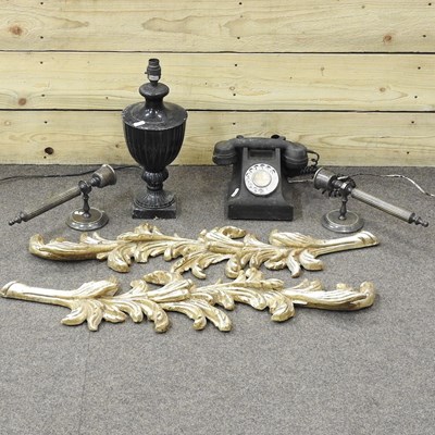 Lot 340 - A pair of gilt acanthus wall brackets