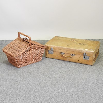 Lot 498 - A vintage suitcase