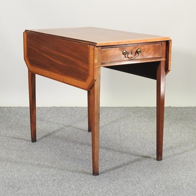 Lot 178 - A George III mahogany and satinwood pembroke table