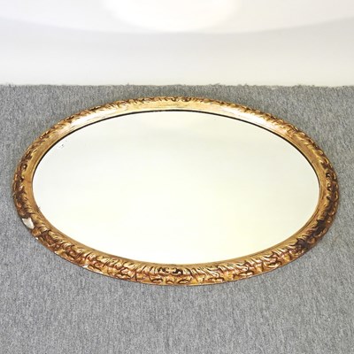 Lot 771 - An early 20th century oval gilt framed wall mirror