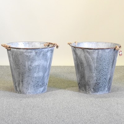 Lot 428 - A pair of large round zinc planters