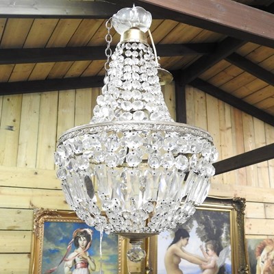 Lot 500 - A glass chandelier