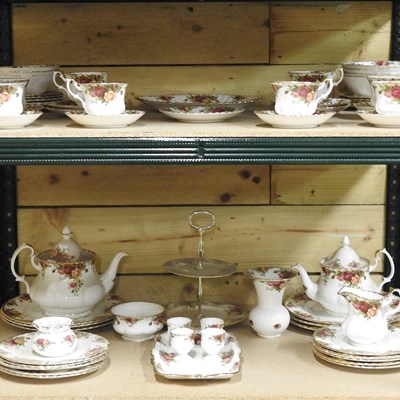 Lot 606 - A Royal Albert Old Country Roses part teaset