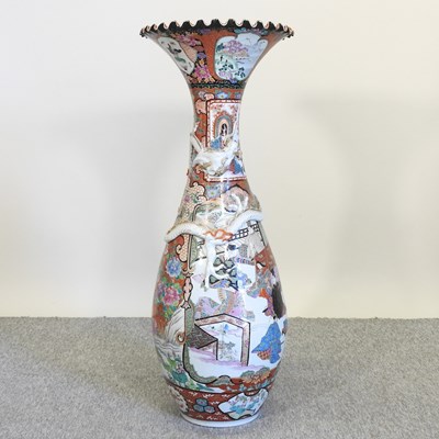 Lot 35 - A large early 20th century Japanese floor vase