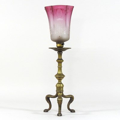 Lot 259 - An Art Nouveau brass table lamp