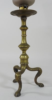 Lot 259 - An Art Nouveau brass table lamp