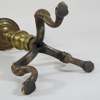 Lot 259 - An Art Nouveau brass table lamp