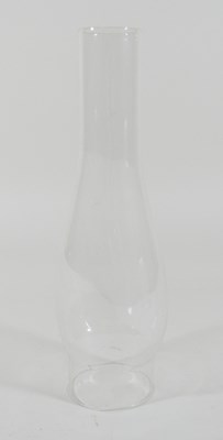 Lot 237 - A 19th century clear glass oil lamp