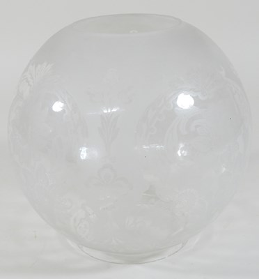 Lot 237 - A 19th century clear glass oil lamp