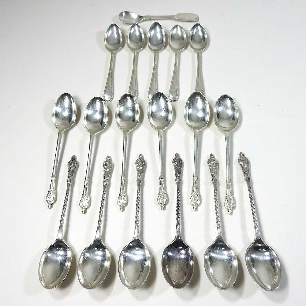 Lot 316 - A set of six silver apostle teaspoons
