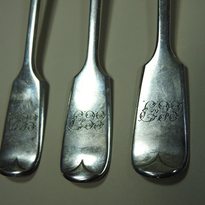 Lot 105 - A set of six early 20th century silver fiddle pattern dessert forks