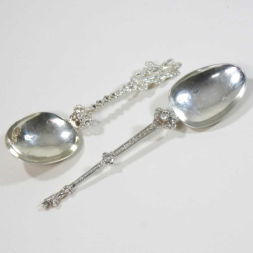 Lot 4 - A Dutch silver apostle spoon