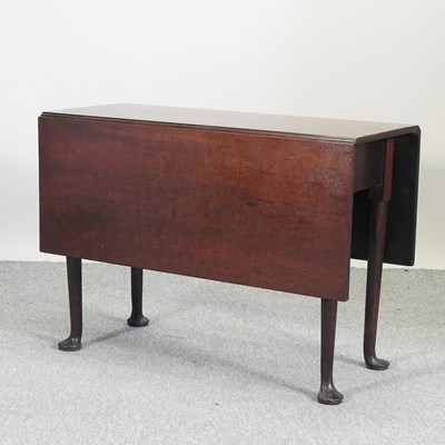 Lot 716 - A George III mahogany pembroke table