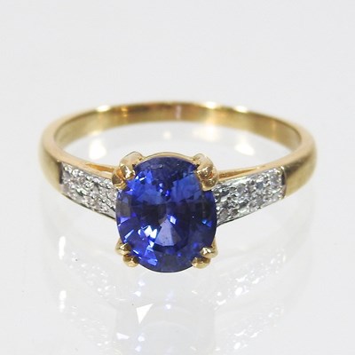 Lot 550 - An 18 carat gold sapphire and diamond ring