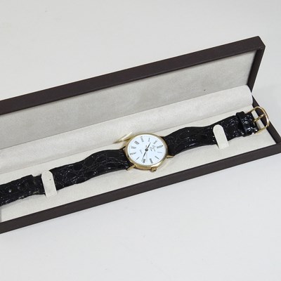 Lot 566 - A 9 carat gold cased wristwatch