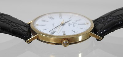 Lot 566 - A 9 carat gold cased wristwatch