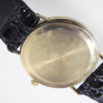 Lot 566 - A 9 carat gold cased wristwatch