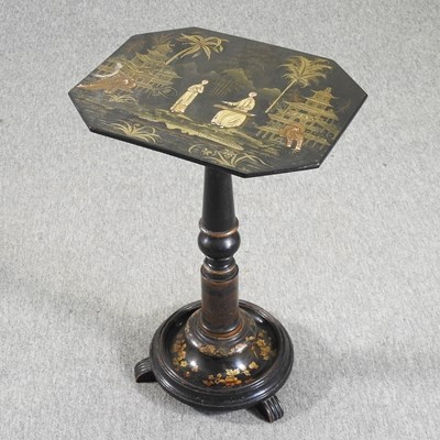 Lot 265 - An early 19th century japanned occasional table