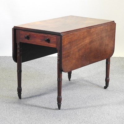 Lot 730 - A Regency mahogany pembroke table