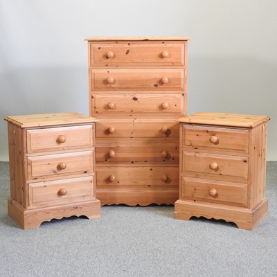 Lot 516 - A modern pine chest of drawers