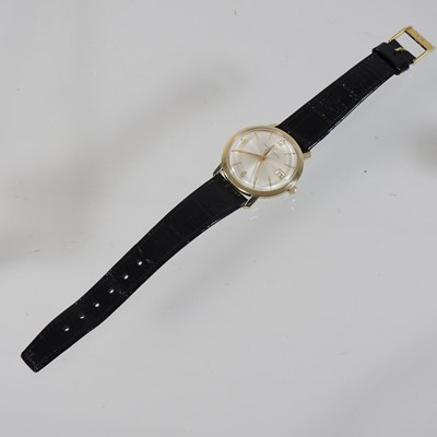 Lot 135 - A 1960's Girard-Perregaux 14 carat gold gentleman's Gryromatic wristwatch
