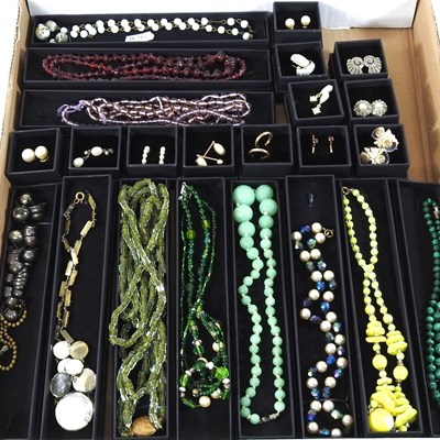 Lot 536 - A collection of necklaces