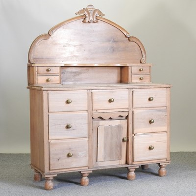 Lot 524 - A Victorian pine chiffonier