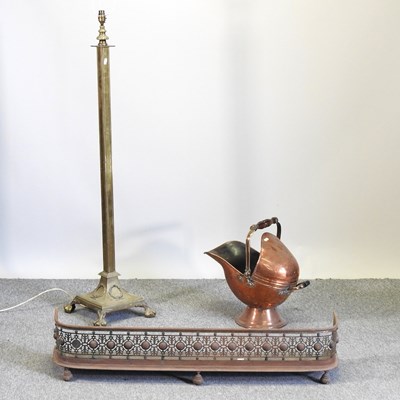 Lot 522 - An Edwardian brass telescopic standard lamp