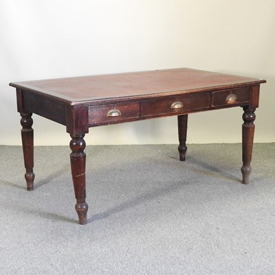 Lot 595 - A Victorian writing table