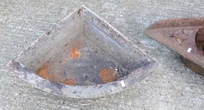 Lot 421 - A cast iron feed trough