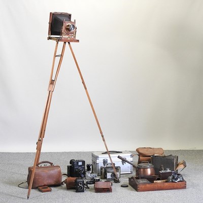 Lot 676 - An early 20th century plate camera