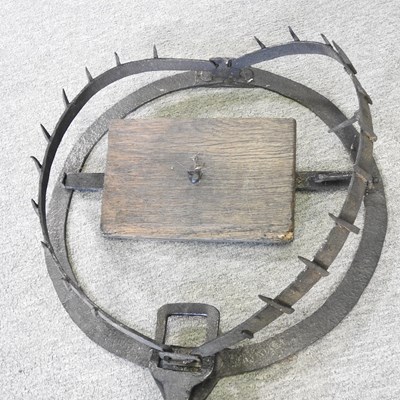 Lot 32 - A 19th century iron bear or man trap