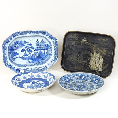 Lot 140 - An 18th century Chinese porcelain blue and white dish