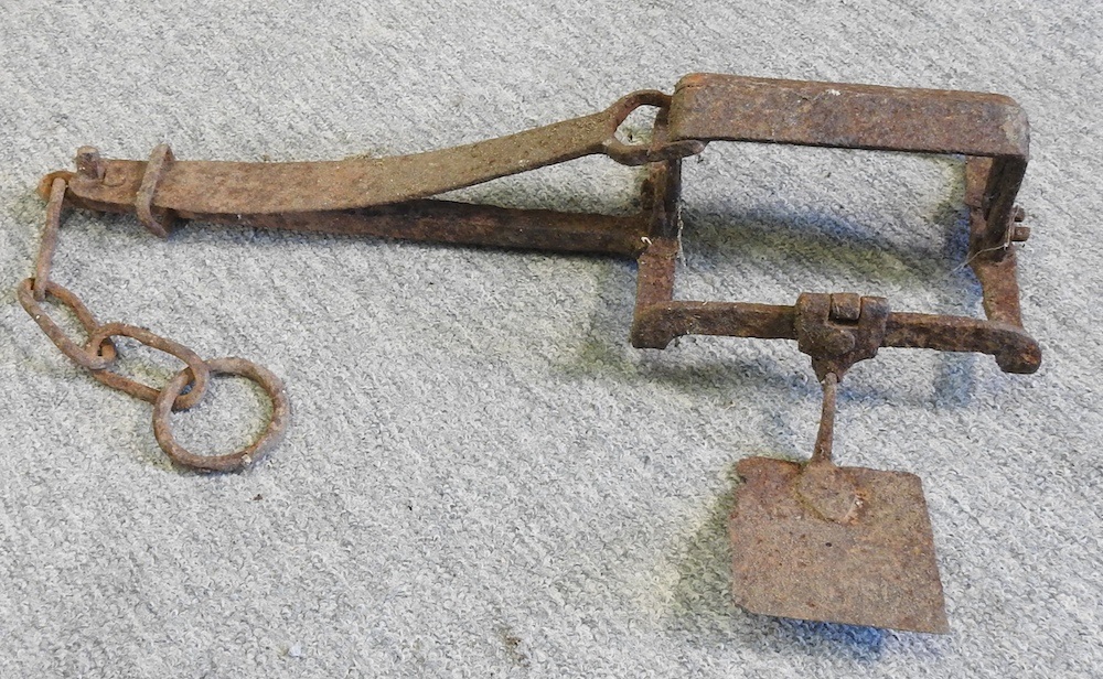 Lot 314 - A 19th century iron foothold trap