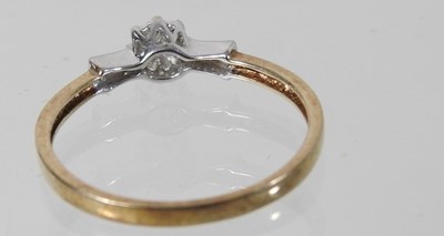 Lot 172 - A 9 carat gold diamond cluster ring