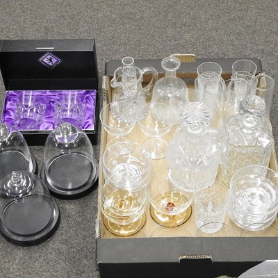 Lot 647 - A collection of glassware