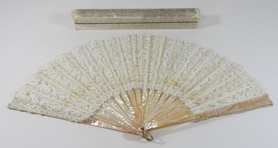 Lot 88 - A 19th century mother of pearl and lace fan