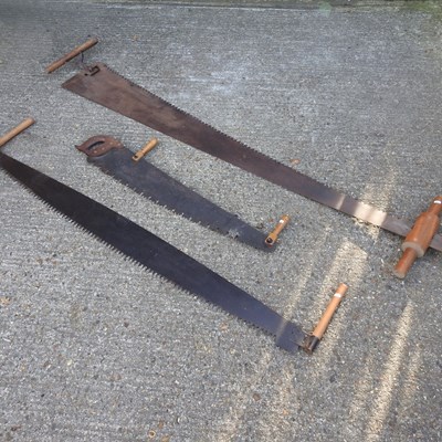 Lot 442 - A vintage two man saw