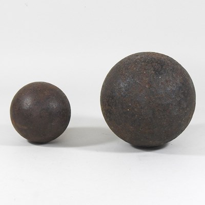 Lot 320 - An iron cannon ball