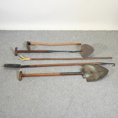 Lot 419 - A collection of hand tools