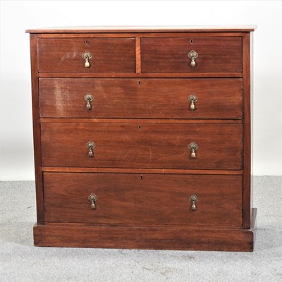 Lot 445 - An early 20th century oak chest of drawers