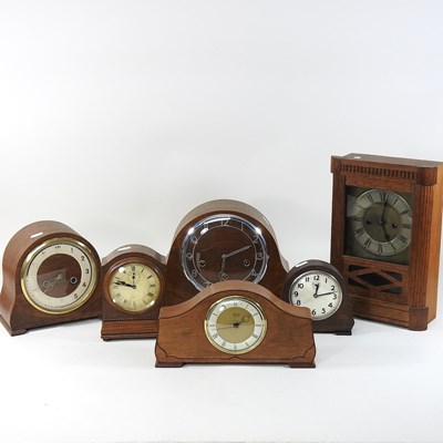 Lot 144 - A collection of mantel clocks