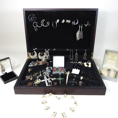 Lot 59 - A case of jewellery and watches